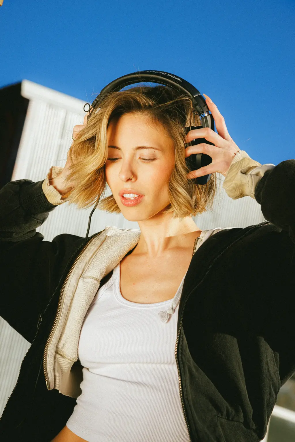 Decibel Lifestyle Web 6734